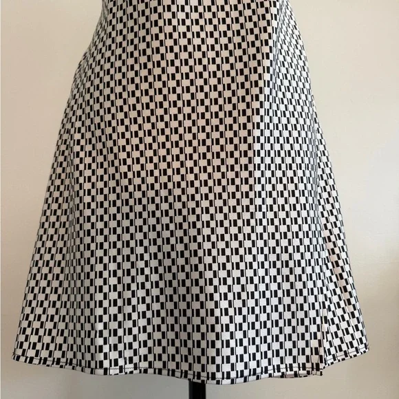 Black and White Dress - Picture 4 of 6